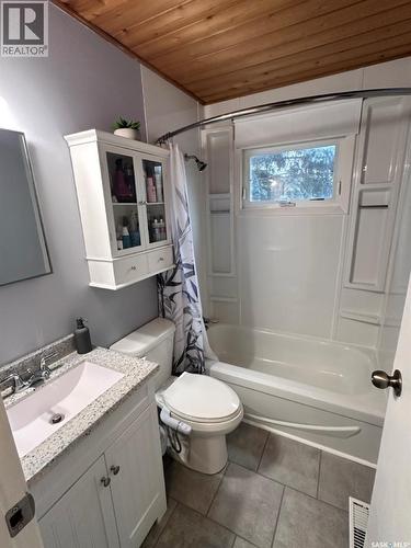 7346 Bennett Drive, Regina, SK - Indoor Photo Showing Bathroom