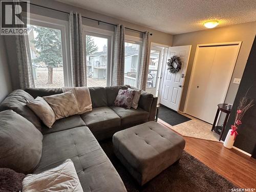 7346 Bennett Drive, Regina, SK - Indoor Photo Showing Living Room