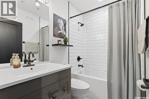 1813 Cameron Avenue, Saskatoon, SK - Indoor Photo Showing Bathroom