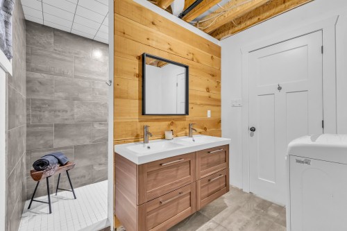 Bathroom - 16 Ch. De La Perdrix, Val-Des-Monts, QC - Indoor Photo Showing Bathroom