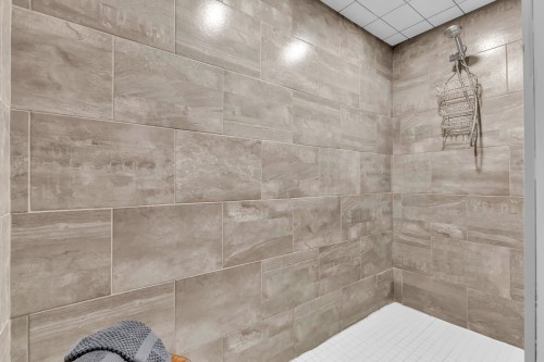 Bathroom - 16 Ch. De La Perdrix, Val-Des-Monts, QC - Indoor Photo Showing Bathroom