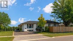 366 WILDWOOD DRIVE  Oakville, ON L6K 1T2