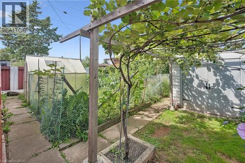 1873 Main Street E, Hamilton, ON - Outdoor