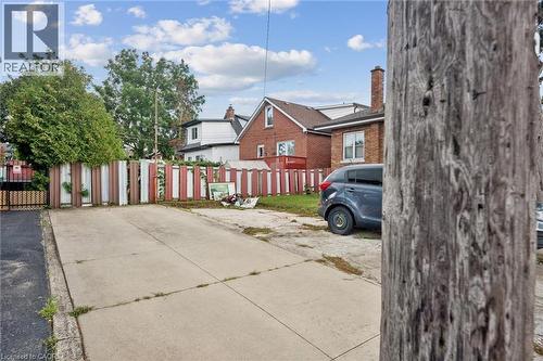 1873 Main Street E, Hamilton, ON - Outdoor