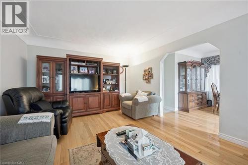 1873 Main Street E, Hamilton, ON - Indoor Photo Showing Living Room
