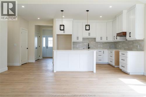 56 Lantern Lane, Chatham, ON - Indoor Photo Showing Kitchen With Upgraded Kitchen