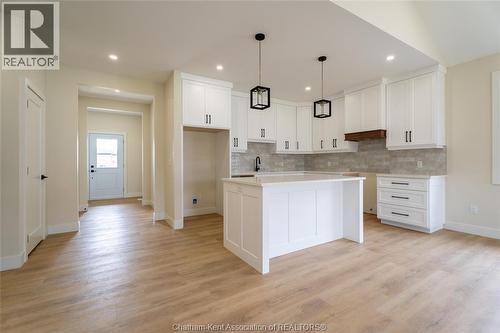 56 Lantern Lane, Chatham, ON - Indoor Photo Showing Kitchen With Upgraded Kitchen
