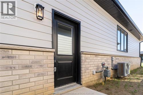 56 Lantern Lane, Chatham, ON - Outdoor With Exterior