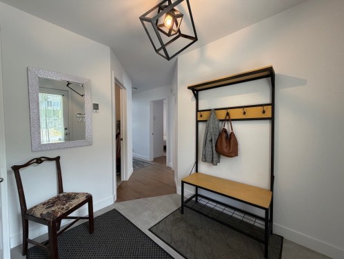 Hall d'entrée/Vestibule - 424 Ch. Boulanger, Sutton, QC - Indoor Photo Showing Other Room