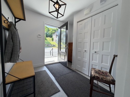 Hall d'entrée/Vestibule - 424 Ch. Boulanger, Sutton, QC - Indoor Photo Showing Other Room