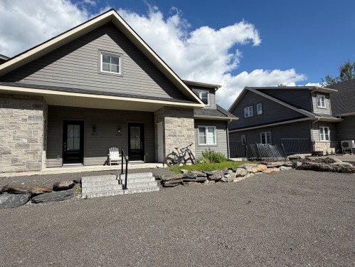 Stationnement - 424 Ch. Boulanger, Sutton, QC - Outdoor With Deck Patio Veranda With Facade