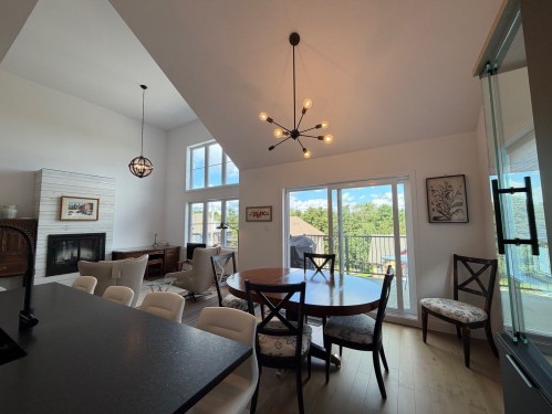 Vue d'ensemble - 424 Ch. Boulanger, Sutton, QC - Indoor With Fireplace