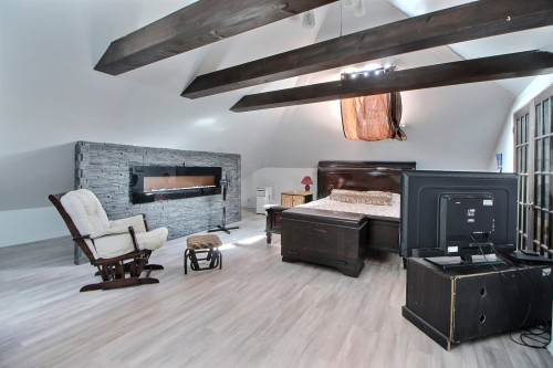 Chambre à coucher principale - 641 2E Rue O., Barraute, QC - Indoor With Fireplace