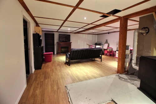 Salle familiale - 641 2E Rue O., Barraute, QC - Indoor Photo Showing Other Room