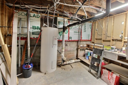 Atelier - 641 2E Rue O., Barraute, QC - Indoor Photo Showing Basement