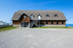 96 Boul. Perron O.  Sainte-Anne-Des-Monts, QC G4V 3A3
