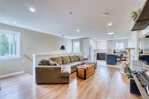 #202-211 Victoria Rd, Nanaimo, BC 