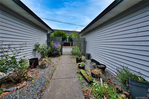 #202-211 Victoria Rd, Nanaimo, BC 