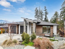 6245 Highwood Dr Duncan, BC V9L 0H5