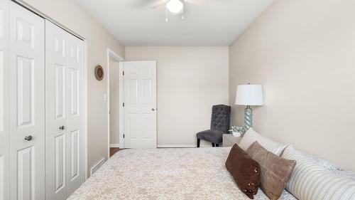 2433 Mcleary  N Crescent, Cranbrook, BC - Indoor Photo Showing Bedroom