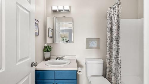 2433 Mcleary  N Crescent, Cranbrook, BC - Indoor Photo Showing Bathroom