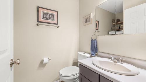 2433 Mcleary  N Crescent, Cranbrook, BC - Indoor Photo Showing Bathroom
