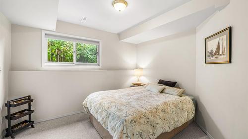 2433 Mcleary  N Crescent, Cranbrook, BC - Indoor Photo Showing Bedroom