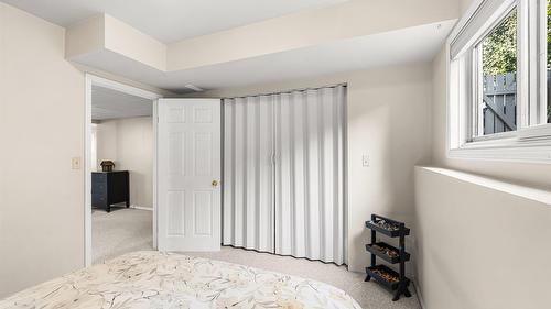 2433 Mcleary  N Crescent, Cranbrook, BC - Indoor Photo Showing Bedroom