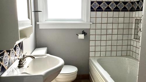 106 7Th Avenue, Kimberley, BC - Indoor Photo Showing Bathroom