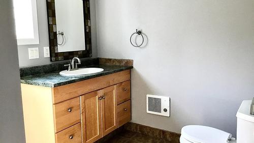 106 7Th Avenue, Kimberley, BC - Indoor Photo Showing Bathroom