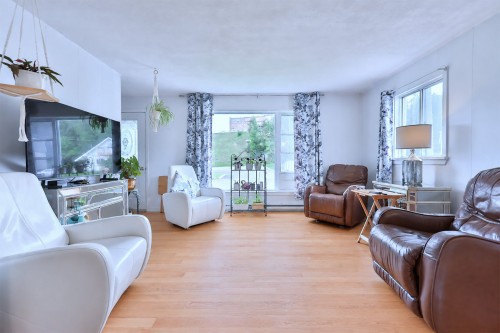 Salon - 181 Rue Beaulieu, Maniwaki, QC - Indoor Photo Showing Living Room