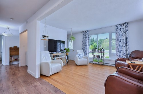 Salon - 181 Rue Beaulieu, Maniwaki, QC - Indoor Photo Showing Living Room