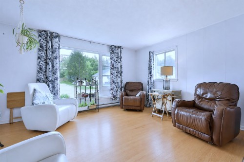 Salon - 181 Rue Beaulieu, Maniwaki, QC - Indoor Photo Showing Living Room