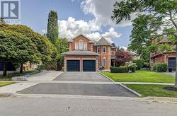 351 FAIRWAY GARDENS  Newmarket, ON L3X 1B4
