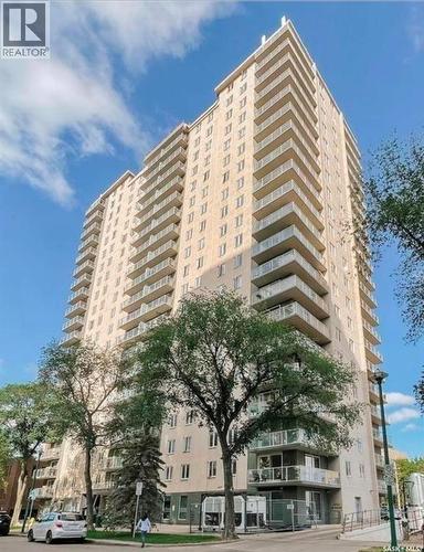 201 320 5Th Avenue N, Saskatoon, SK - Outdoor With Balcony With Facade
