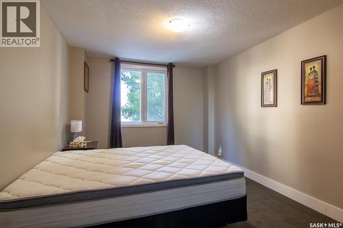 201 320 5Th Avenue N, Saskatoon, SK - Indoor Photo Showing Bedroom