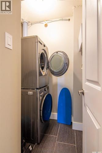 201 320 5Th Avenue N, Saskatoon, SK - Indoor Photo Showing Laundry Room