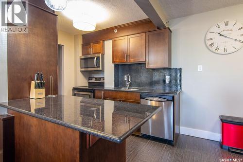 201 320 5Th Avenue N, Saskatoon, SK - Indoor Photo Showing Kitchen