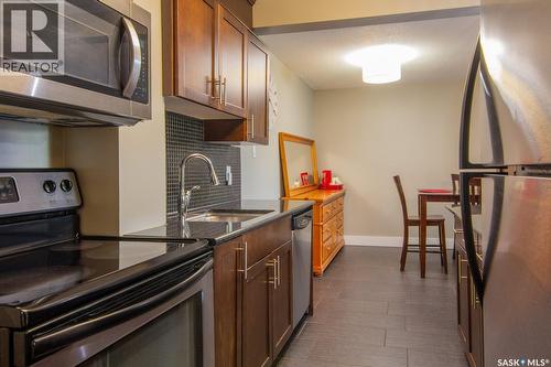 201 320 5Th Avenue N, Saskatoon, SK - Indoor Photo Showing Kitchen
