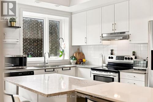 42 William Duncan Road, Toronto (Downsview-Roding-Cfb), ON - Indoor Photo Showing Kitchen With Double Sink With Upgraded Kitchen