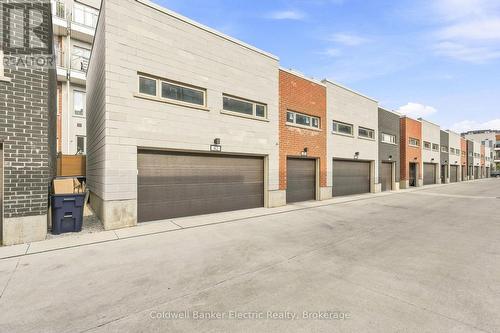 42 William Duncan Road, Toronto (Downsview-Roding-Cfb), ON - Outdoor