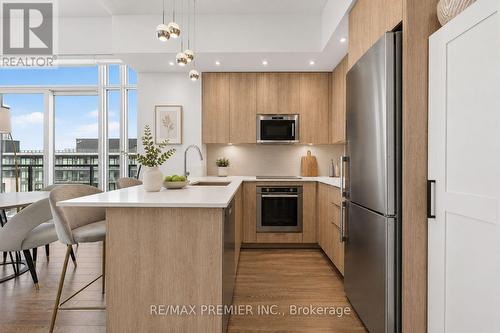 #1012 - 99 Eagle Rock Way, Vaughan, ON - Indoor Photo Showing Kitchen With Upgraded Kitchen