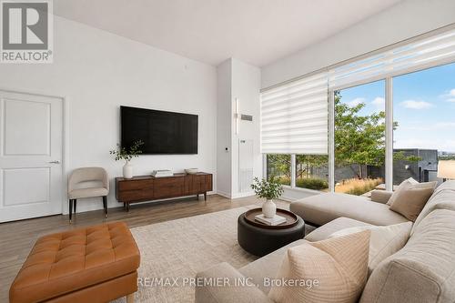 #1012 - 99 Eagle Rock Way, Vaughan, ON - Indoor Photo Showing Living Room