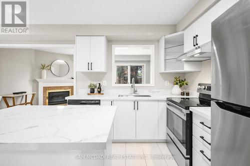 3847 Densbury Drive, Mississauga, ON - Indoor Photo Showing Kitchen With Stainless Steel Kitchen With Upgraded Kitchen