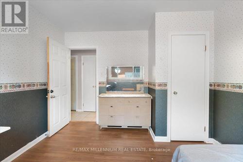 37 Radford Street, Hamilton, ON - Indoor Photo Showing Bedroom