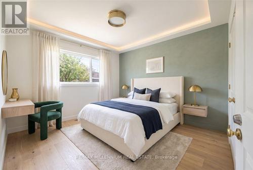 37 Radford Street, Hamilton, ON - Indoor Photo Showing Bedroom