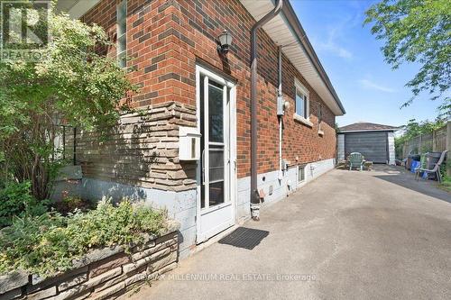 37 Radford Street, Hamilton, ON - Outdoor