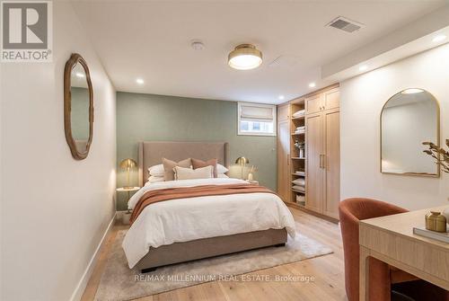 37 Radford Street, Hamilton, ON - Indoor Photo Showing Bedroom