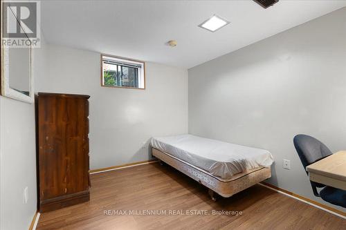 37 Radford Street, Hamilton, ON - Indoor Photo Showing Bedroom