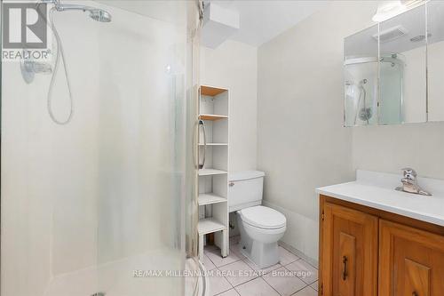 37 Radford Street, Hamilton, ON - Indoor Photo Showing Bathroom